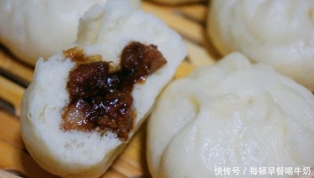 锅中|酱肉包子,整粒的肉丁,嚼起来真带劲