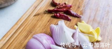 刺鲫鱼是怎么做学会不担心鱼刺卡喉咙，爱吃鱼的宝宝有福了！