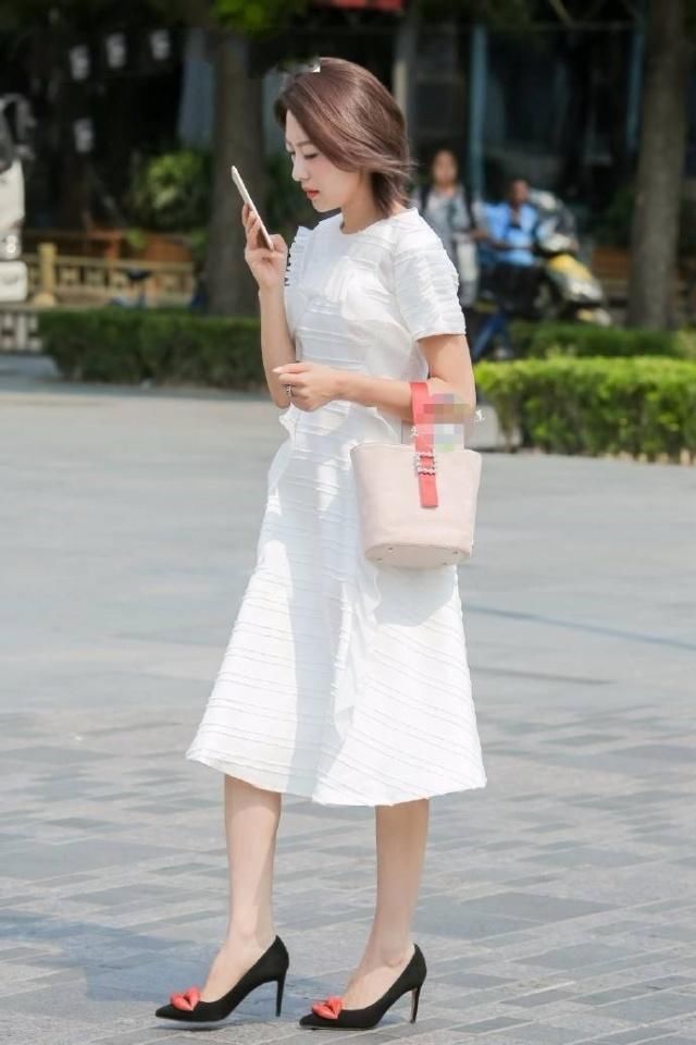 清爽精美的连衣裙，漂亮美丽又舒心，可以让你如此的优雅