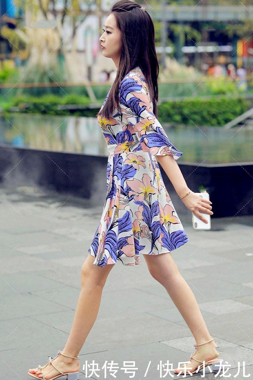 连衣裙穿搭也很美,贵气又显活力