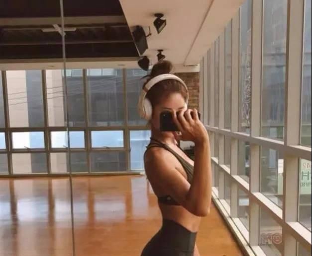 身材苗条|40岁健身女神逆生长,冻龄皮肤嫩如水,身材苗条似20岁少女