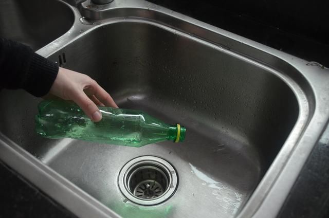 洗碗池里放一个塑料瓶，作用真厉害，我也是刚知道，尽快告诉家人