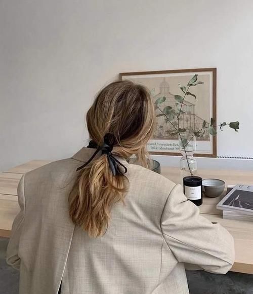 波纹|放弃你的“黑长直”吧,今年流行这3款“发型”,显嫩又能显脸小