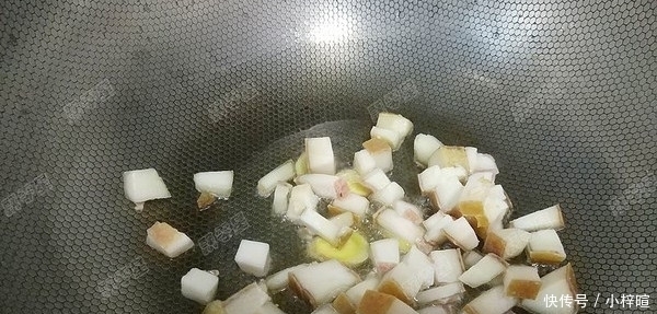 腌制|腌制腊肉时,只放盐就错了!多放一点它,腊肉不长霉,放一年不坏