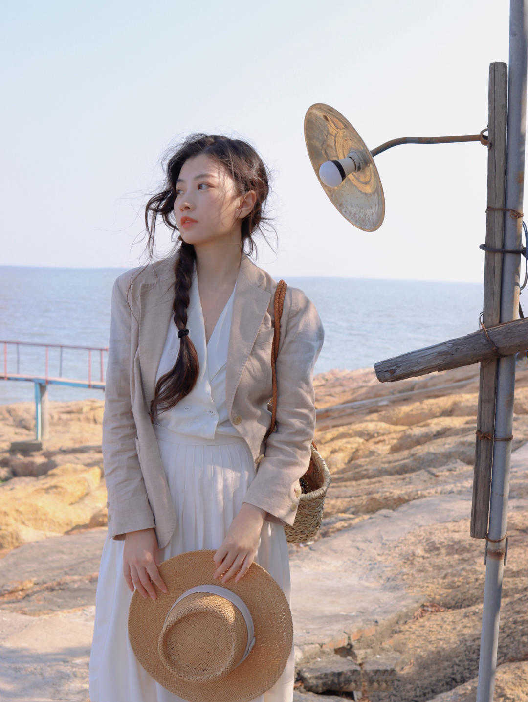 半身裙 为何你穿衣土气?衬衫搭半身裙或者牛仔裤优雅时髦,适合普通女生