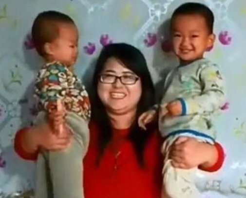 吕娟|15岁美女失去双腿,不顾反对生下双胞胎,6年后变成了这样