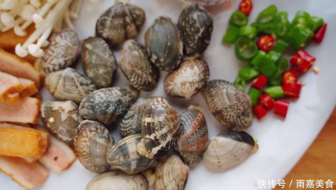 不愧是逛夜市必点小吃,香辣爽口,鲜美十足,好吃到舔壳!