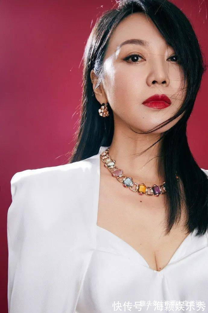 珍珠项链 女人过了45岁,建议少戴这4种“首饰”,显廉价不说还没气质