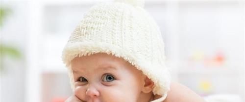 一个月|萌娃看到一个月未见的妈妈,激动成“表情包”,娃多大能认出妈