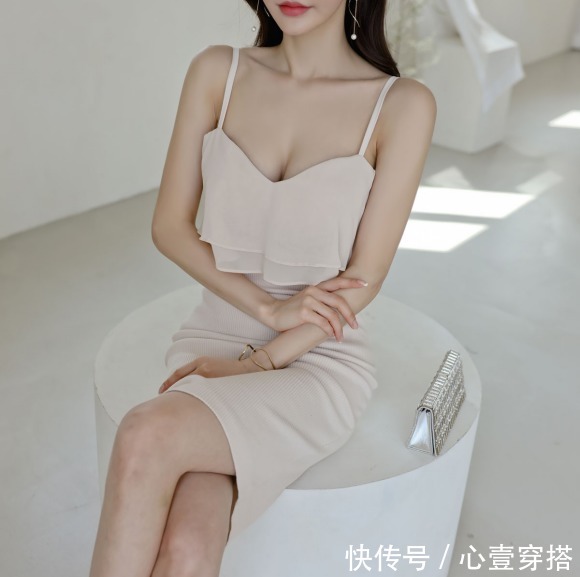 时尚搭配|女神孙允珠的时尚搭配:卡塞塔梧桐晚杏牛奶层叠礼裙