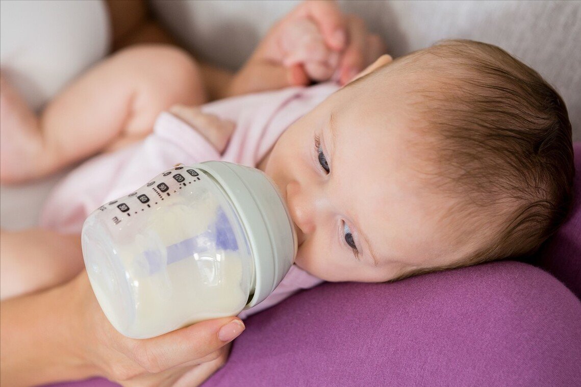 睡着|被“丑化”的奶睡，真的对婴儿百害而无利吗？一句话消除你的偏见