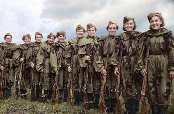 斯大林|苏军唯一不接受投降的德军部队,只因他们残忍杀害一名女游击队员