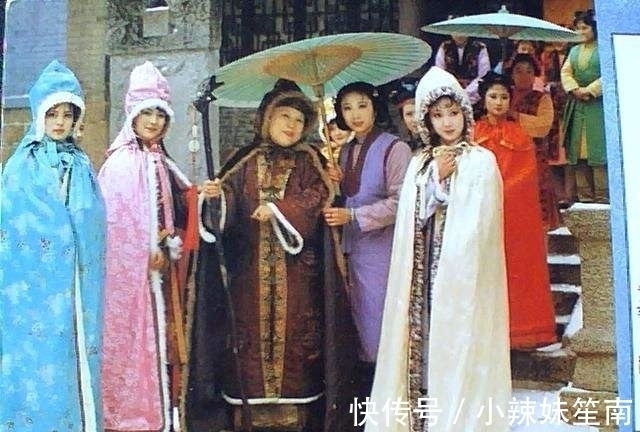 宝玉$宝琴、湘云、宝玉都得了贾母赏的衣裳,为何唯独林妹妹没有?