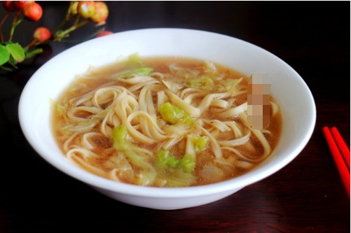 从小到大|天越冷,越喜欢煮这碗面,简单鲜美,从小到大30多年没吃够