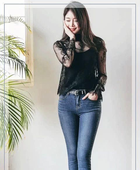 时尚界 小姐姐紧身牛仔裤穿着优雅,搭配简洁,显得更时尚、更美观