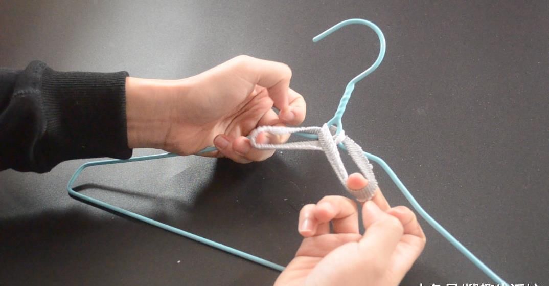 衣架|袜子剪一剪套在衣架上太实用了, 解决了很多家庭的困扰, 赶紧试试