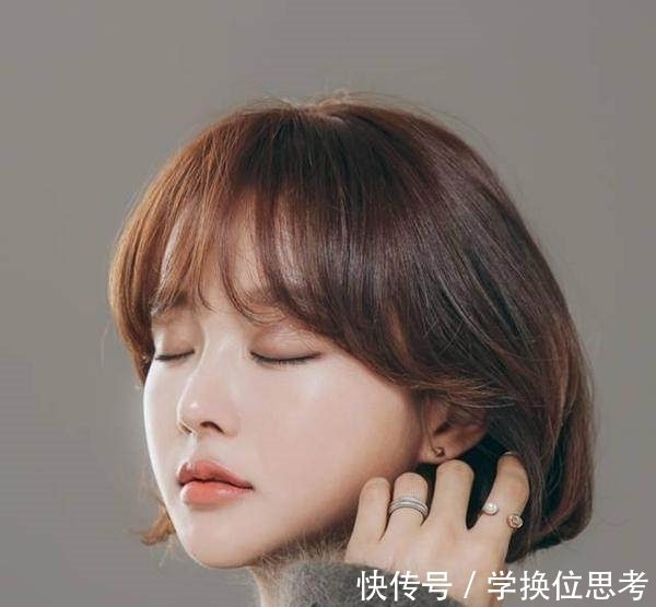 气质|还在剪齐肩短发?早就out了!今年流行这4款,显脸小还显气质!
