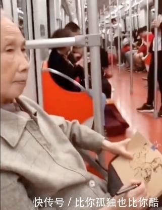 王者|奇闻:地铁老奶奶绘画,看到她的作品让人感叹:王者老了还是王者