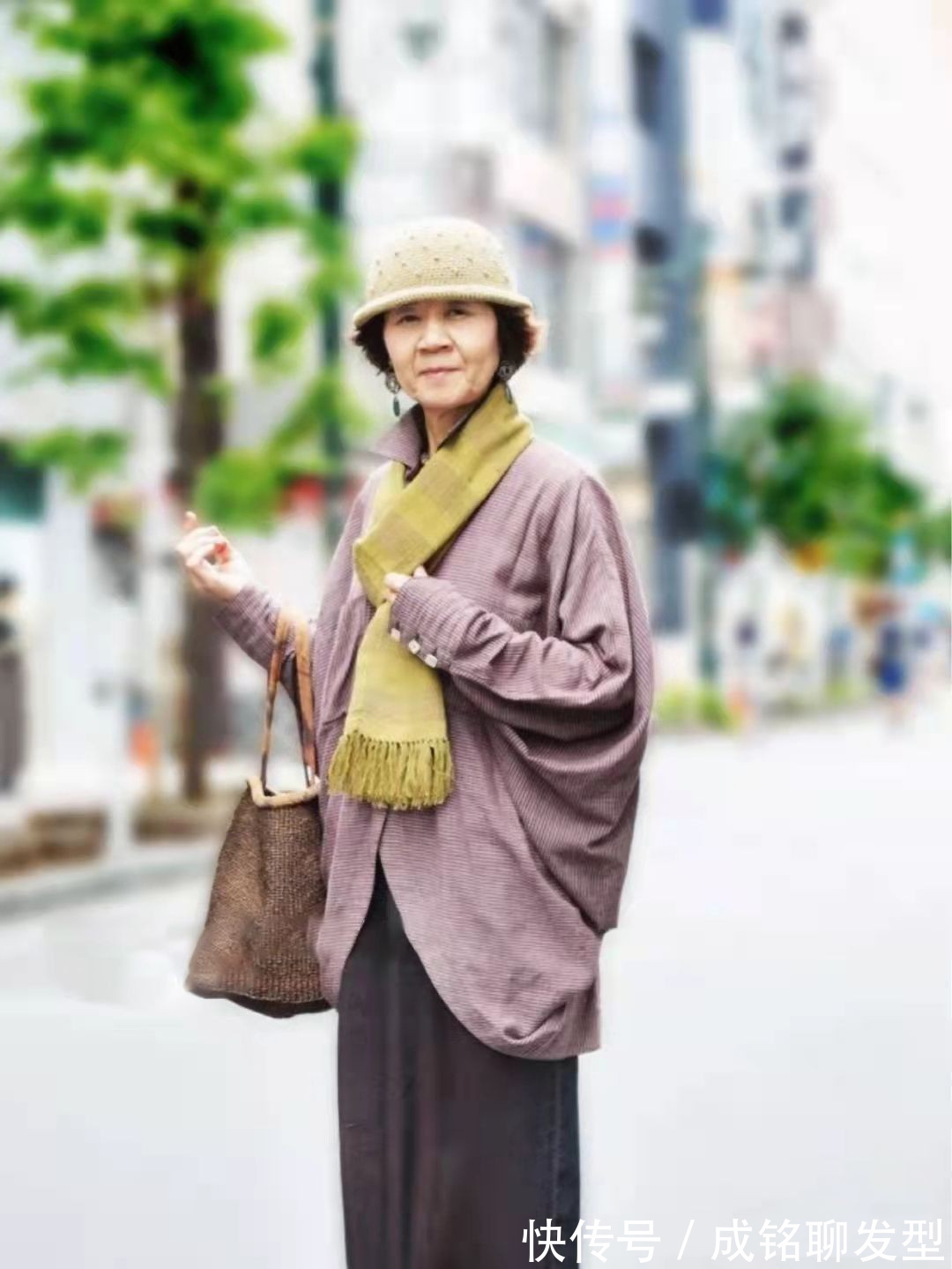 亮色|年龄只是个数字,这些老人用穿搭告诉你,搭配得当有气质更显年轻