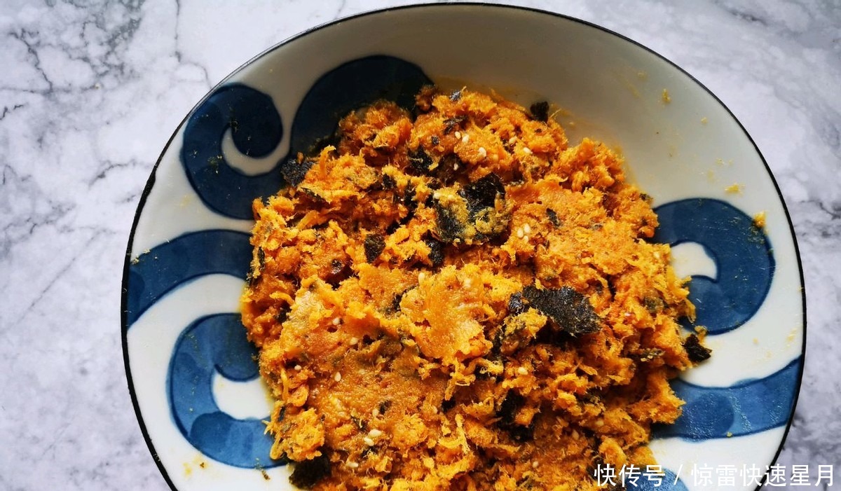 这款蛋黄肉松面包,柔软又香甜,吃过的人都说好!