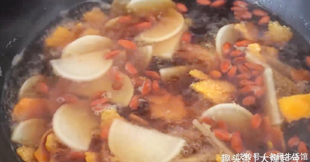 橘子皮不要扔,放锅里一煮,清甜可口营养美味,家人常喝对身体好