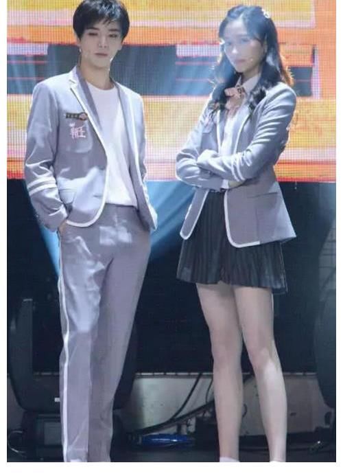 華晨宇包場支持關曉彤新電影