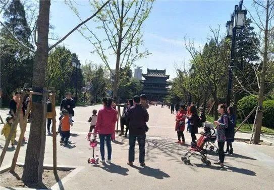 早上起床后,第一件事不是排便,也不是喝水,早知道早受益