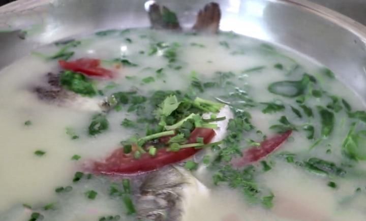 奶白又鲜香|鲫鱼汤怎么做好喝,此做法简单快手零厨艺,汤汁奶白无腥味