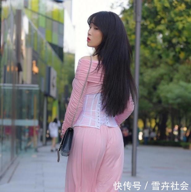 穿搭 穿着搭配的女性中,一些是迷人的,另一些是引人注目的!