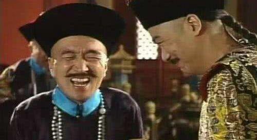 点醒|乾隆传位给嘉庆皇帝,抓着玉玺不松手,刘罗锅说一句话点醒他,立刻松手!