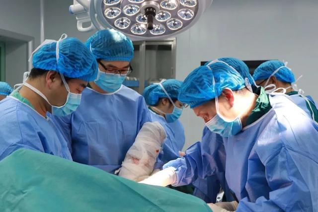 重庆唯医骨科医院|骨折比癌症更可怕！母亲的离开，让我后悔当初的决定