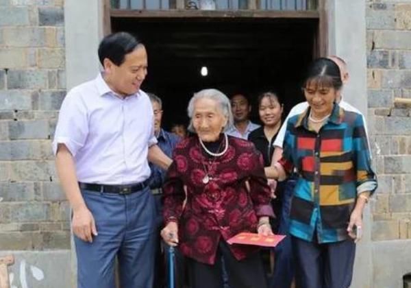 俗语“人老两年坎,暗九大关口”,暗九是何意两年坎是哪两年