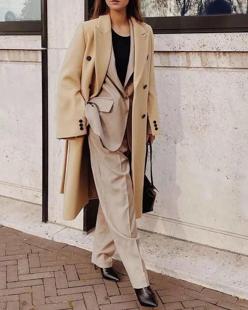 羽绒服下岗了！开年这样穿，时髦又大气！