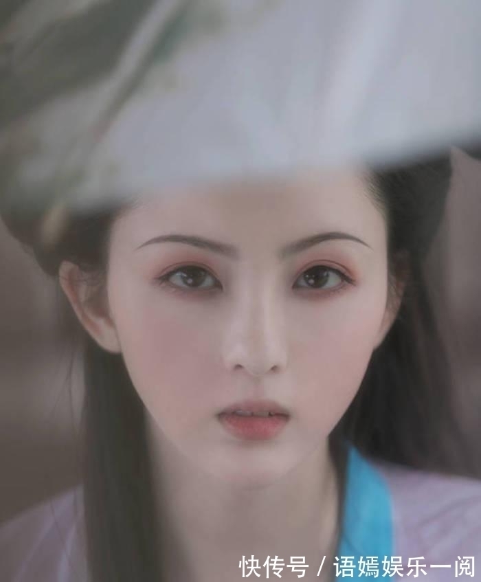 小皇帝$《六岁皇后不好惹》朝堂上,小皇后趴在皇上腿上,怒吼:别吵我睡觉