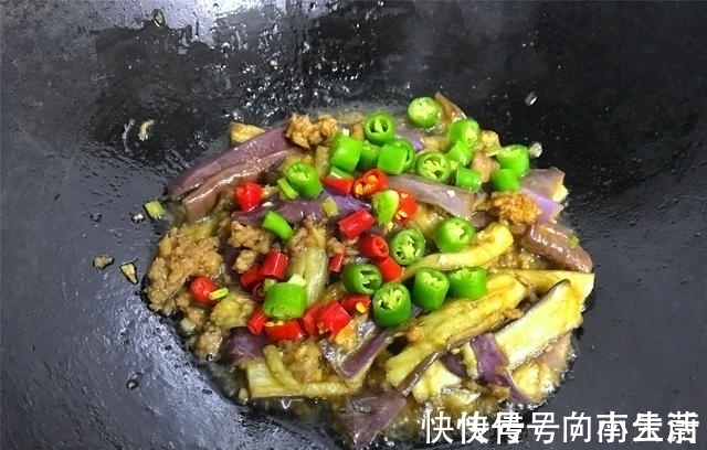 蒸鱼豉油|茄子别再油焖了，教你新吃法，不炒不炸，开胃下饭，百吃不腻