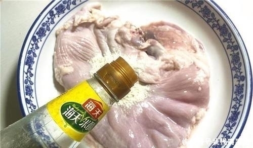 淀粉|洗猪肚时,有人用淀粉,有人用盐,大错特错这么洗才正确