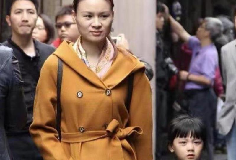 林生斌|再看林生斌朱小贞的全家福,孩子为何跟他一点都不亲,原因很简单