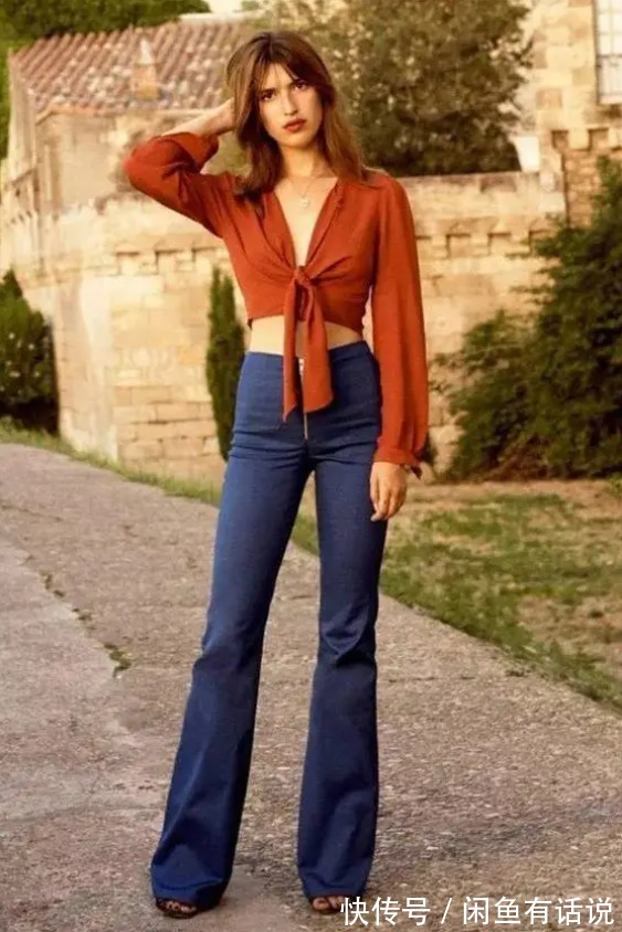 裤脚|贝嫂为显高也不容易,163身高穿“扫地裤”,还得踩20厘米高鞋跟