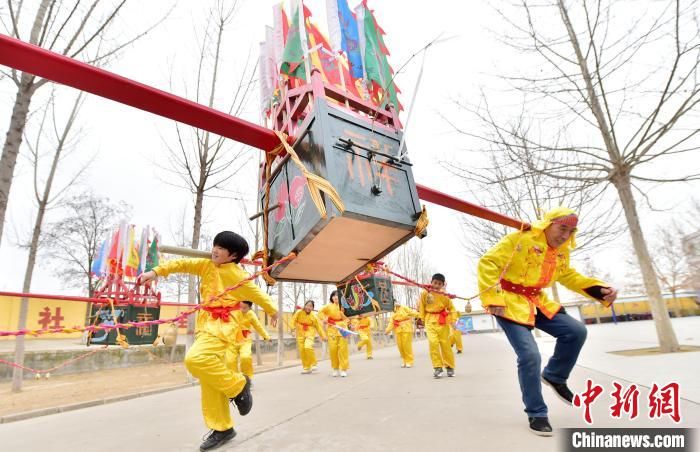 花杠&河北省级“非遗”抬花杠进校园 小学生与传承人共同感悟“抬杠”魅力