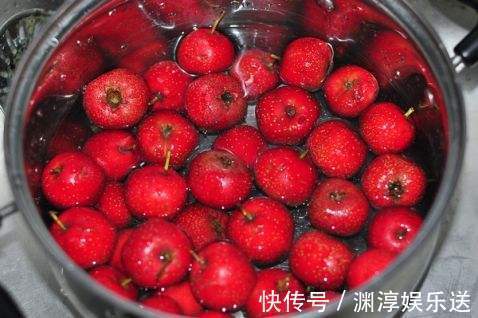 常喝|山楂和此物泡水,天然“减肥药”,常喝失眠好了,瘦出小蛮腰!