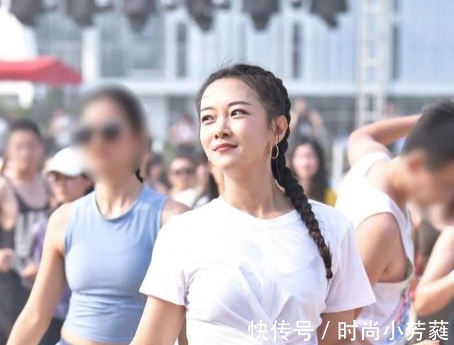 甜美 经典黑白搭配,充满少女甜美气息