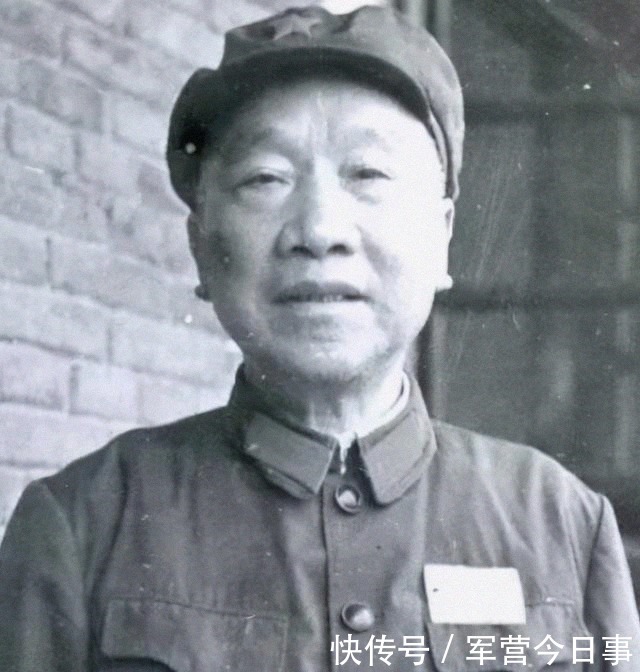 部队|18岁是红军师政委,1955年被授予少将,他气得撕下自己肩章