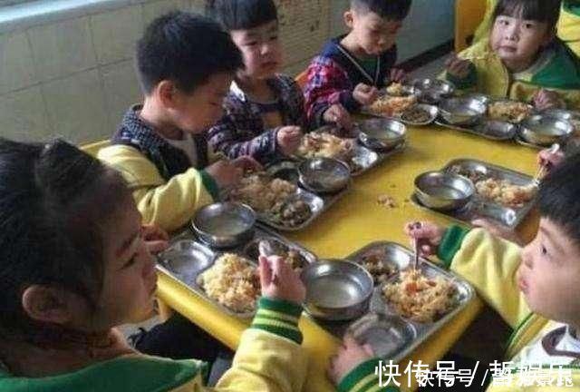 饭菜|儿子在幼儿园一顿吃四碗,被校长点名叫家长,看到照片蒙了