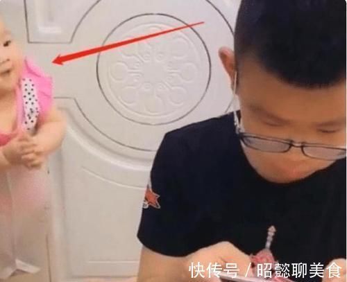 小姨|舅舅带娃路子有多野?为打游戏“封印”外甥女,宝妈好气又好笑