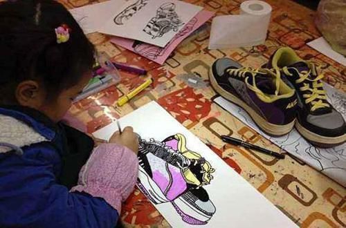 英国|英国爸爸把儿子画的“四不像”PS成现实东西，看着搞笑实则很用心