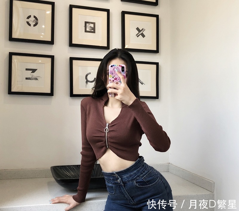 连衣裙露出丰满线条,显瘦又凸显气质,清甜佳人