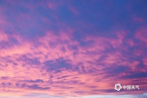 新疆哈密市巴里坤出现绚丽晚霞