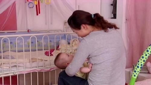 孩子|喝“母乳”和喝“奶粉”的孩子,一年后差距明显,事实胜于雄辩