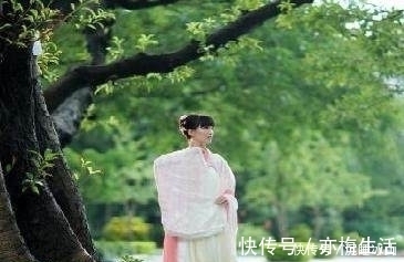 萋萋&十五首描写小草的古诗词，为君闲暇助兴，茶余饭后解闷