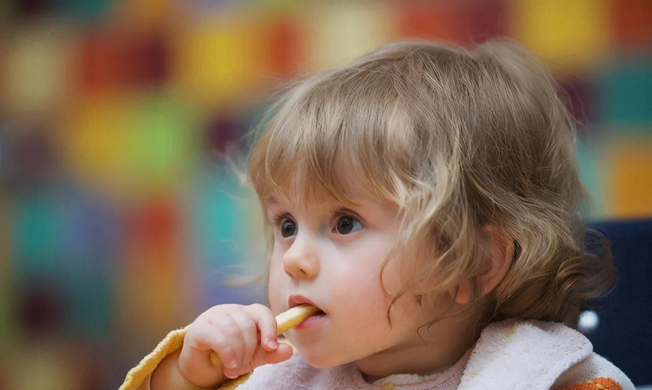 忒咪|孩子不宜多吃的5种食物，影响发育损伤身体，饭桌上常见要当心